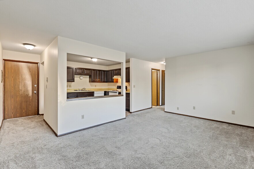More Photos Of 5555 SW 9th St, Des Moines Apartments For Sale