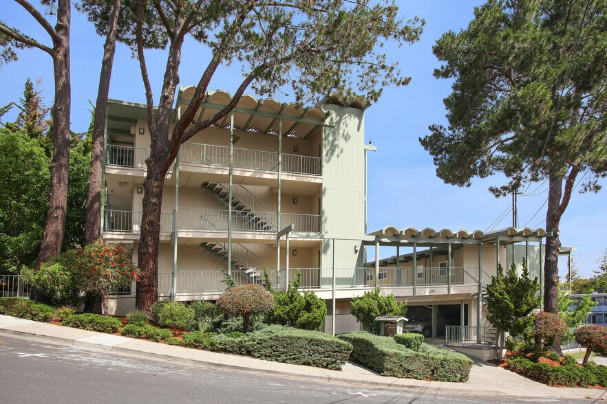 More Photos Of 2200 Village Ct, Belmont Apartments For Sale