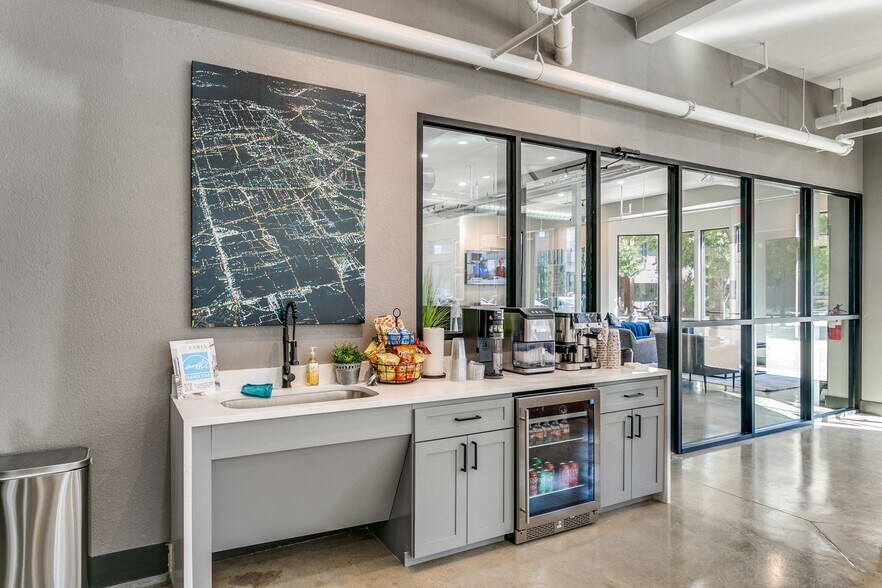 More Photos Of 2570 Justin Rd, Highland Village Unknown For Lease