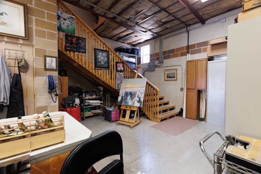 More Photos Of 2255 CR 172, Round Rock Light Manufacturing For Sale