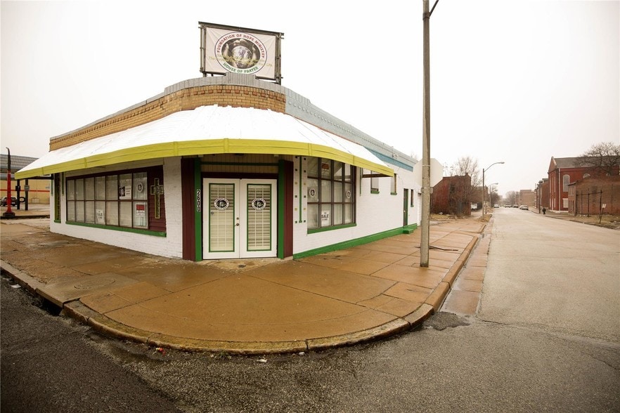 More Photos Of 2600 N Florissant Ave, Saint Louis Flex For Sale