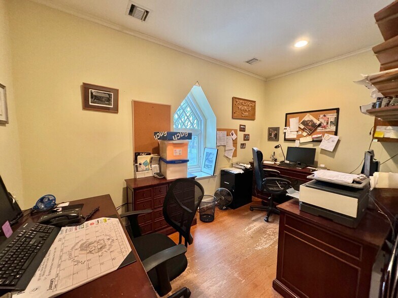 More Photos Of 370 Manor Ln, Jamesport Restaurant For Sale