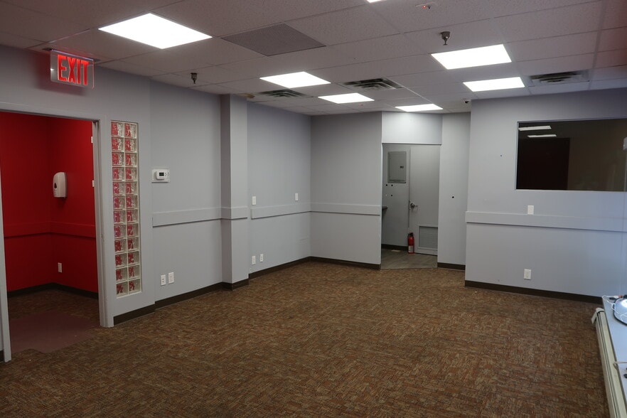 More Photos Of 4146 Main St, Flushing Office For Lease