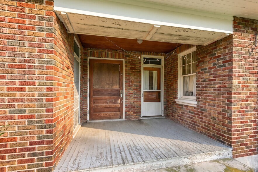 More Photos Of 41 W Main St, Fawn Grove Flex For Sale