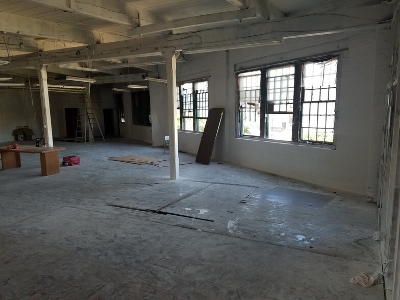 More Photos Of 60 Dickerson St, Newark Light Manufacturing For Lease