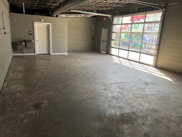 More Photos Of 2124 NW 39th St, Oklahoma City Storefront For Lease