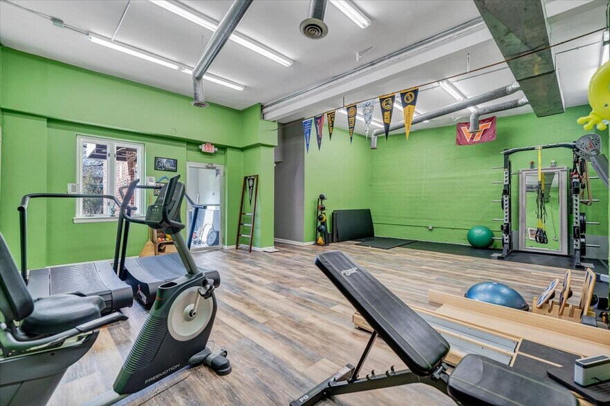 More Photos Of 1234 Maple Ave SW, Roanoke Office For Sale