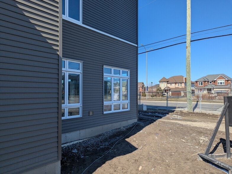More Photos Of 2370 Tenth Line Rd, Ottawa Flex For Lease