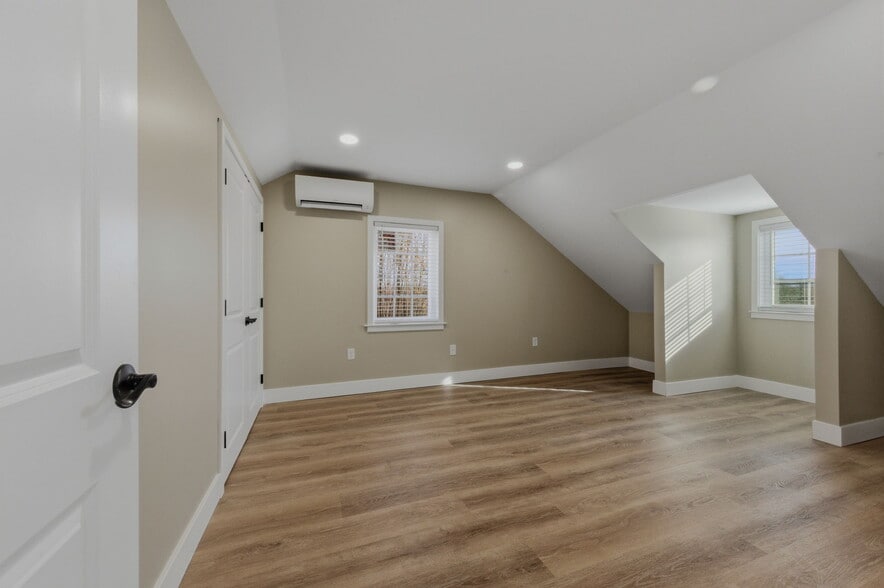 More Photos Of 2101 N Dupont Hwy, New Castle Freestanding For Sale