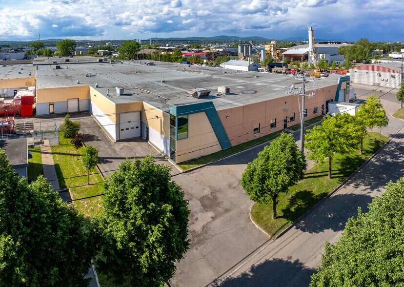 More Photos Of 650 Av Godin, Québec Warehouse For Lease