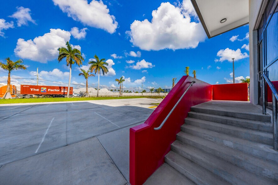 More Photos Of 14101 NW 112th Ave, Hialeah Gardens Warehouse For Lease