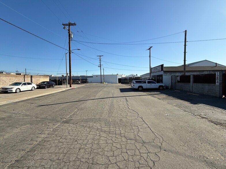 More Photos Of 1284 E 3rd St, Pomona Land For Lease
