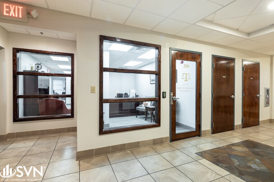 More Photos Of 2452 Sir Barton Way, Lexington Office For Lease