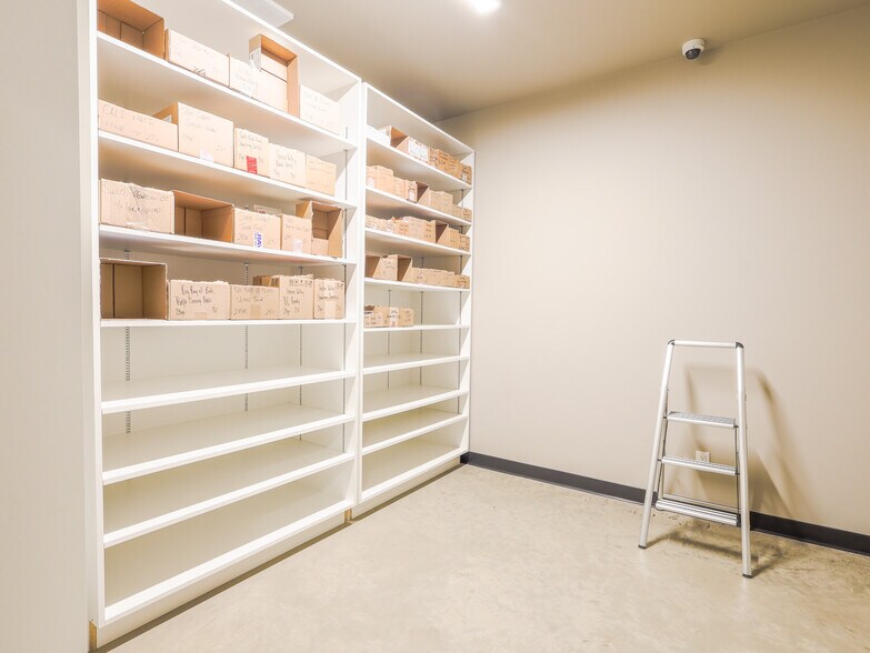More Photos Of 4805 75 St, Stettler Storefront Retail Office For Sale