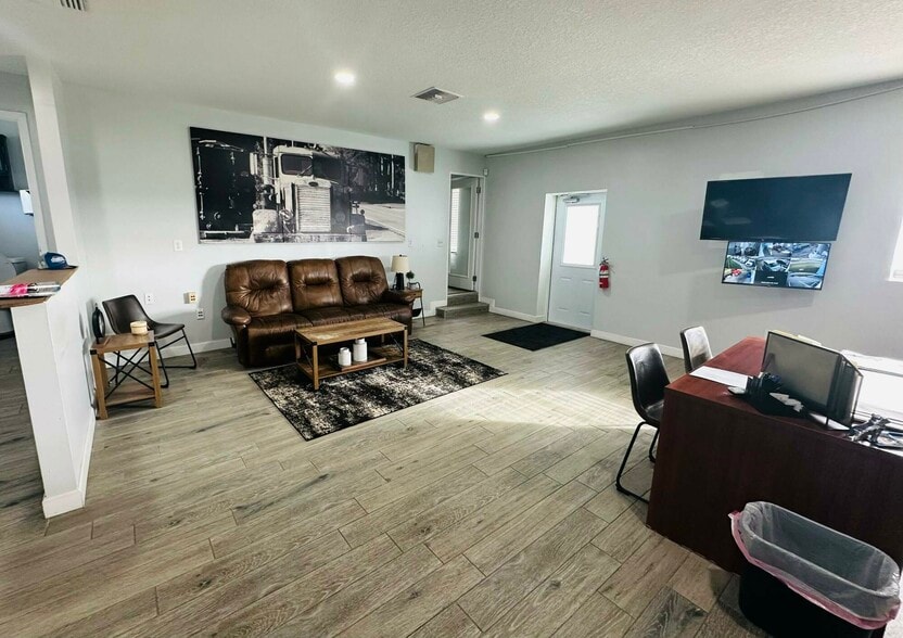 More Photos Of 2510 US 27, Avon Park Auto Repair For Sale