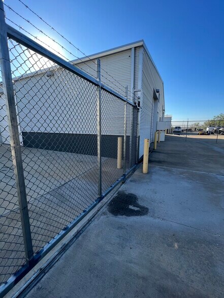 More Photos Of 3111 IH 30, Dallas Light Distribution For Lease