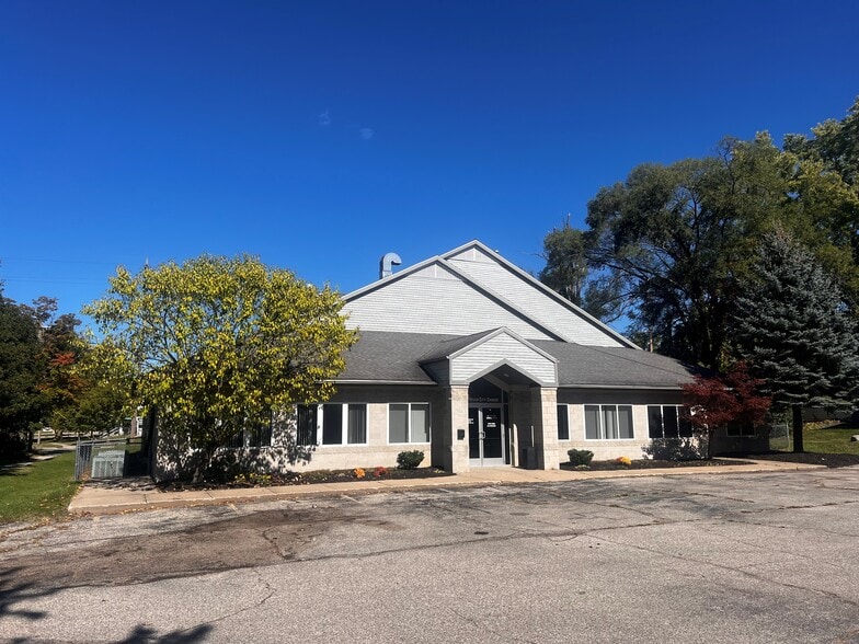 More Photos Of 940 Clancy Ave NE, Grand Rapids Office For Sale