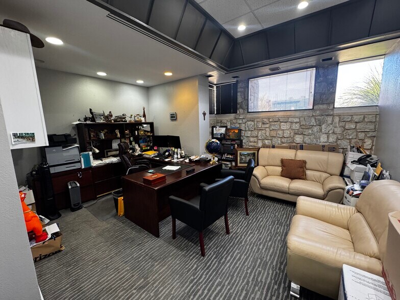 More Photos Of 299 Shadow Mountain Dr, El Paso Medical For Sale