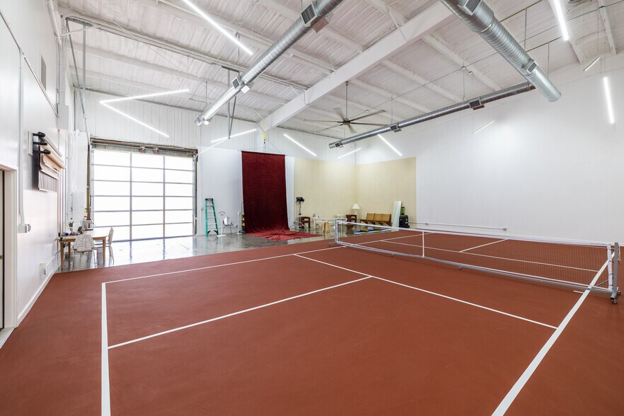 More Photos Of 3915 McKinney St, Houston Light Distribution For Sale