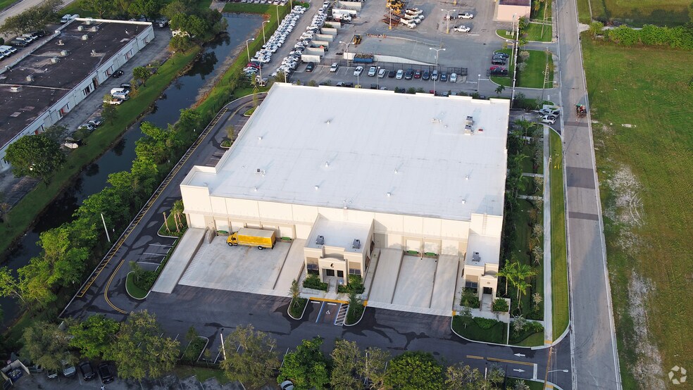 More Photos Of 10400 NW 55th St, Sunrise Manufacturing For Lease