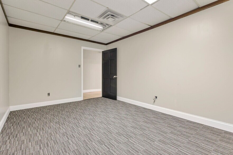 More Photos Of 2844 E River Rd, Dayton Office For Sale