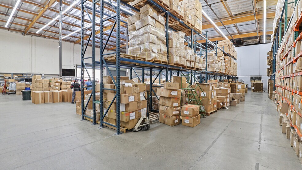 More Photos Of 2250 Maple Ave, Los Angeles Warehouse For Lease