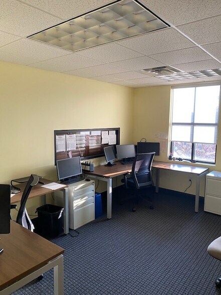 More Photos Of 320 N Salem St, Apex Office For Lease