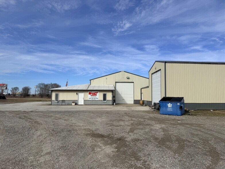 More Photos Of 328 S Interstate Dr, Sikeston Industrial For Lease