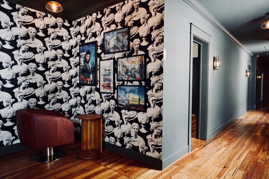 More Photos Of 689 Central Ave, Saint Petersburg General Retail For Lease