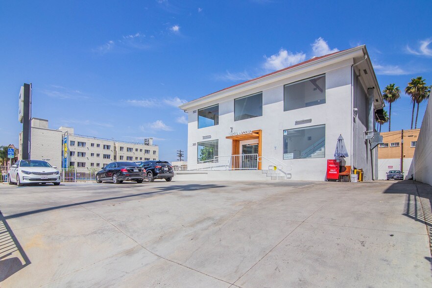 More Photos Of 300-302 S Mariposa Ave, Los Angeles Storefront Retail Office For Lease