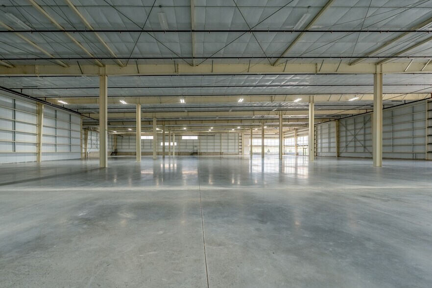 More Photos Of 155 Dennis Rd, St Thomas Distribution For Lease