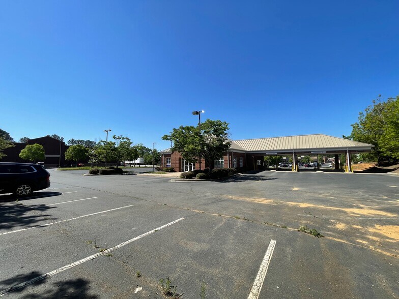 More Photos Of 15030 Idlewild Rd, Stallings Bank For Lease