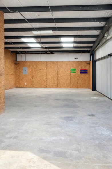 More Photos Of 1112 Singleton Dr, Selma Self Storage For Lease