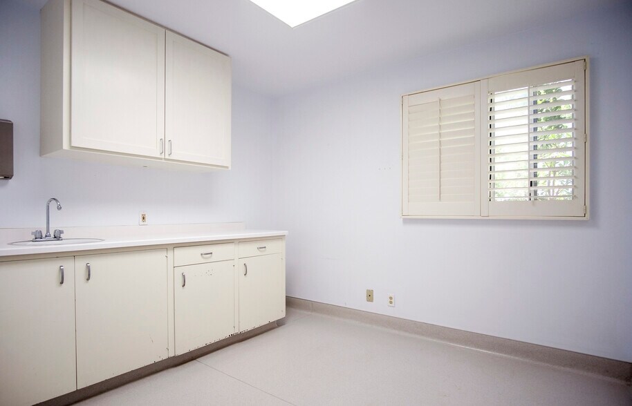 More Photos Of 230 W Pueblo St, Santa Barbara Medical For Sale