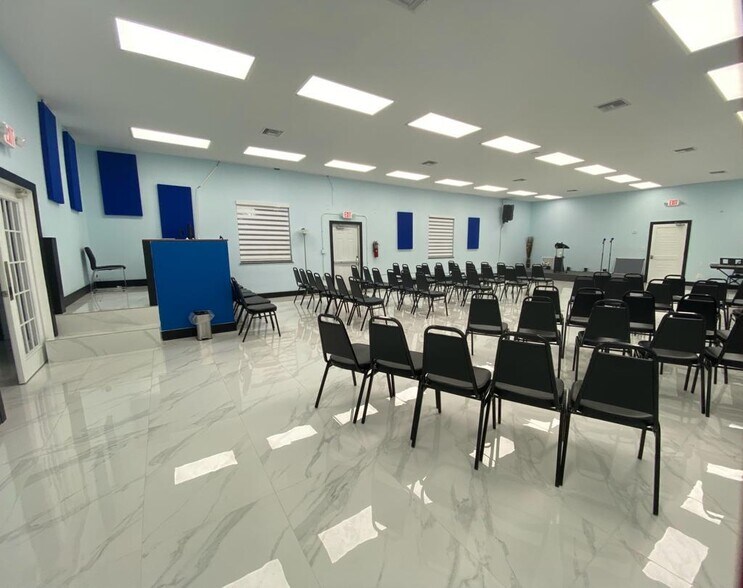 More Photos Of 17 NE 1st Rd, Homestead Storefront Retail Office For Sale