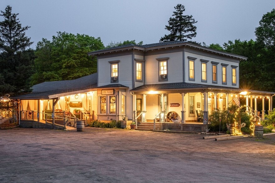 More Photos Of 102 Main St, Jefferson Hotel For Sale