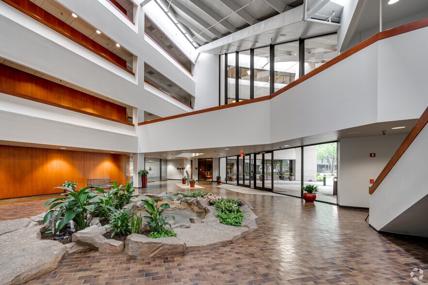 More Photos Of 800 Bering Dr, Houston Office For Sale