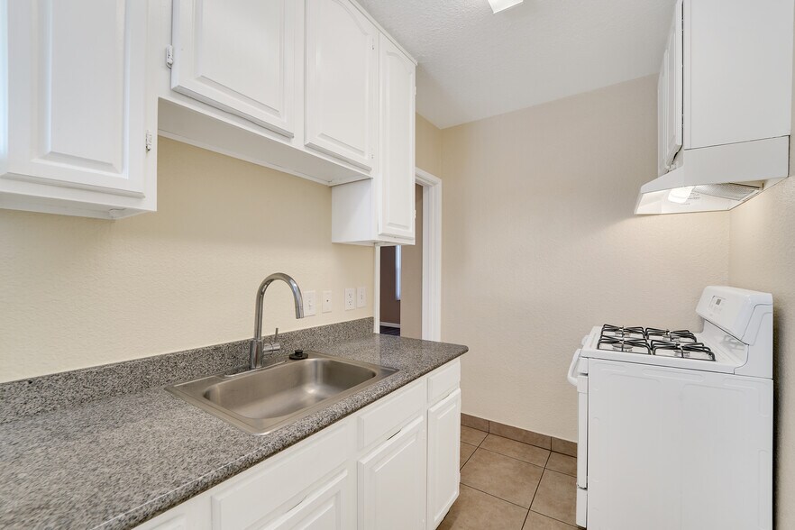 More Photos Of 2555-2567 Foothill Blvd, Oakland Apartments For Sale