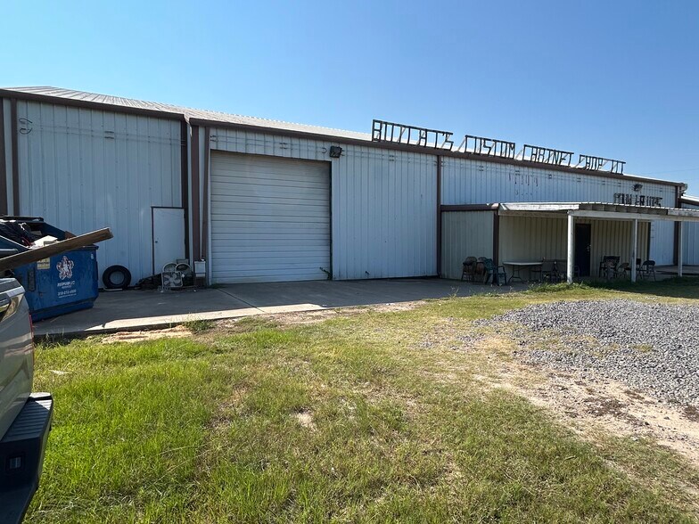 More Photos Of 10411 S US Highway 79, Palestine Warehouse For Sale