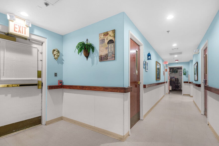 More Photos Of 3215 E James Lee Blvd, Crestview Healthcare For Sale