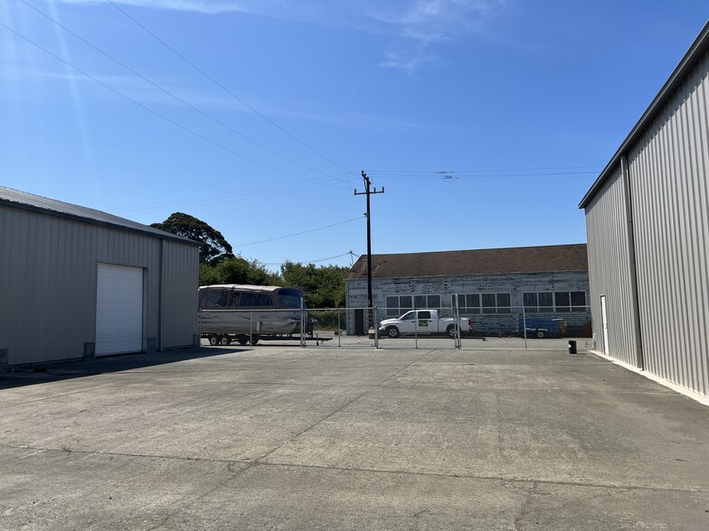 More Photos Of 3990 Broadway St, Eureka Showroom For Sale