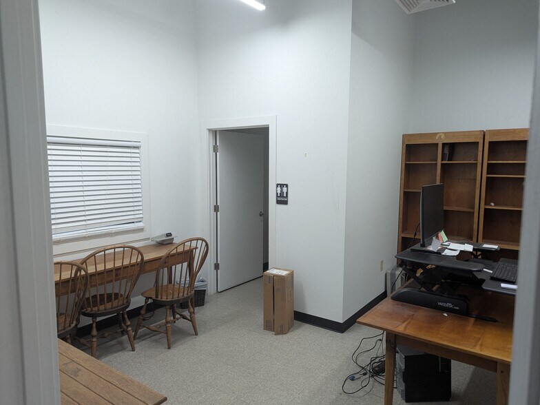 More Photos Of 1065 Industrial Blvd, Southampton Warehouse For Lease
