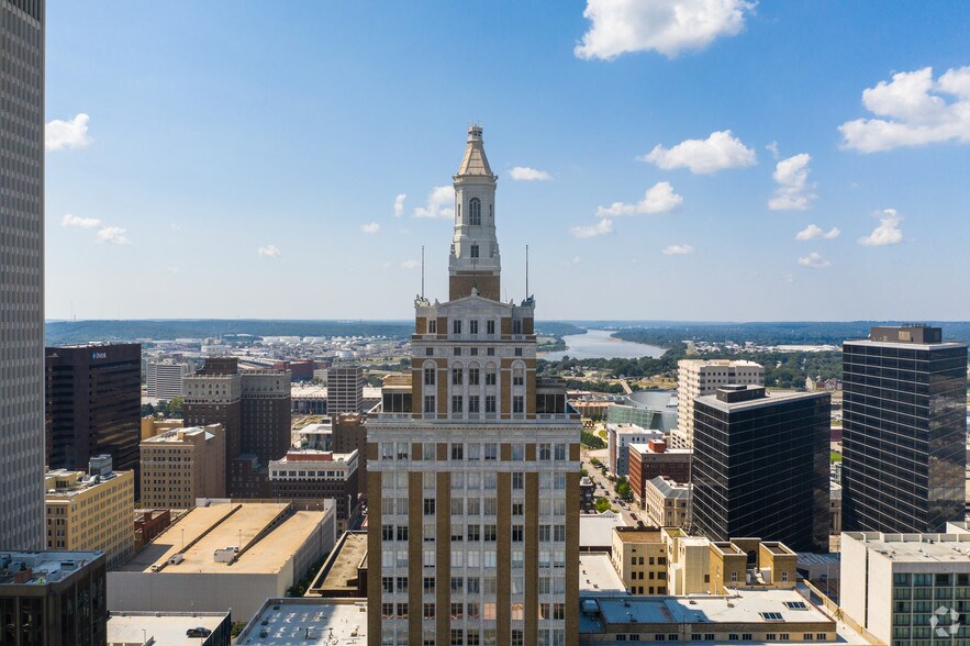 More Photos Of 320 S Boston Ave, Tulsa Office For Sale