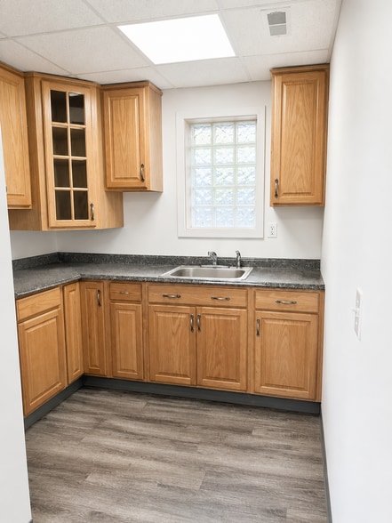 More Photos Of 26272 Groesbeck Hwy, Warren Warehouse For Sale