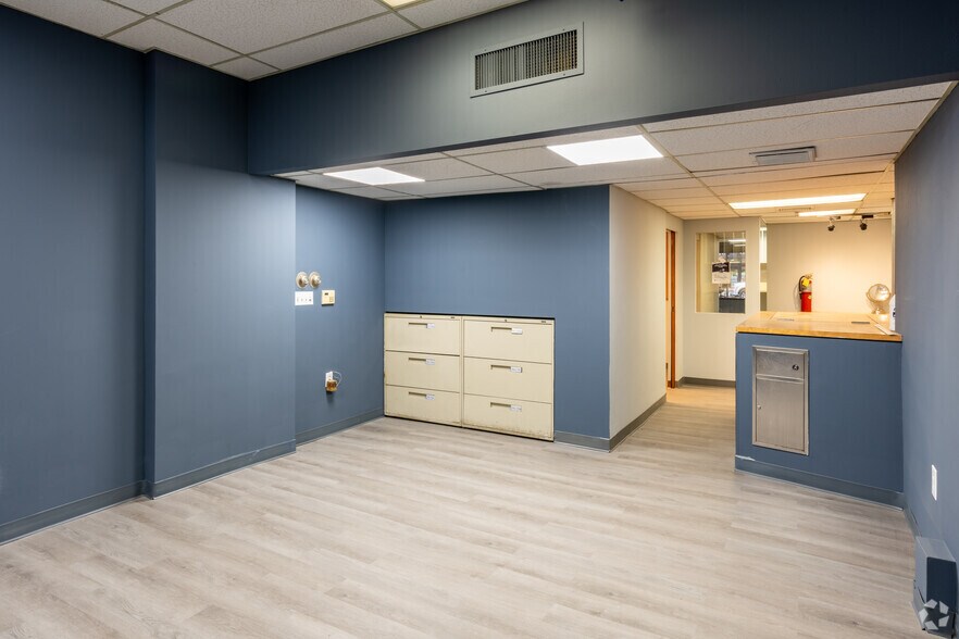 More Photos Of 1496-1498 1st Ave, New York Apartments For Lease