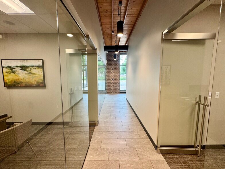 More Photos Of 222 E Park St, Edwardsville Office For Lease