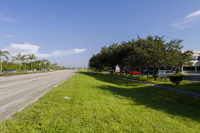 More Photos Of 17595 S Tamiami Trl, Fort Myers Medical For Lease