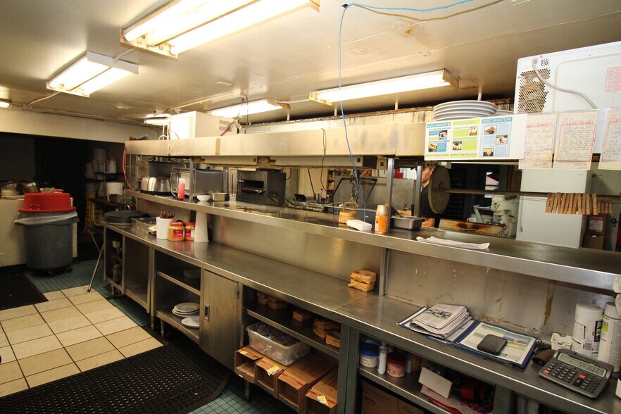 More Photos Of 2403 Sunnyside Dr, Cadillac Restaurant For Sale