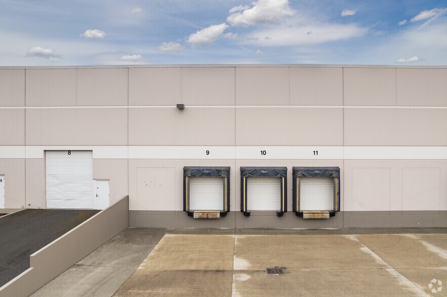 More Photos Of 19018 NE Portal Way, Portland Manufacturing For Lease