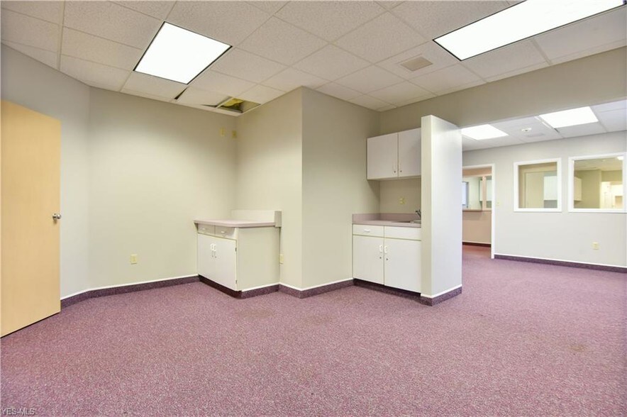 More Photos Of 8790 E Market St, Warren Medical For Sale